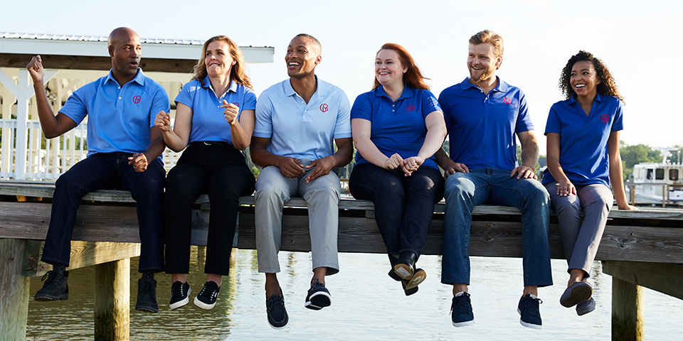 How Custom Work Clothes Create a Team Spirit